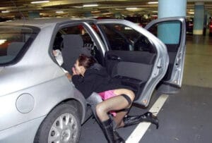 Prostituée bulgare suce dans un parking